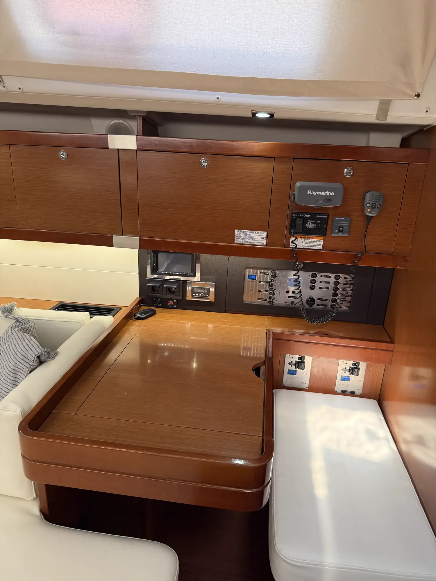 Beneteau Oceanis 50 Vanessa M — Photo 9